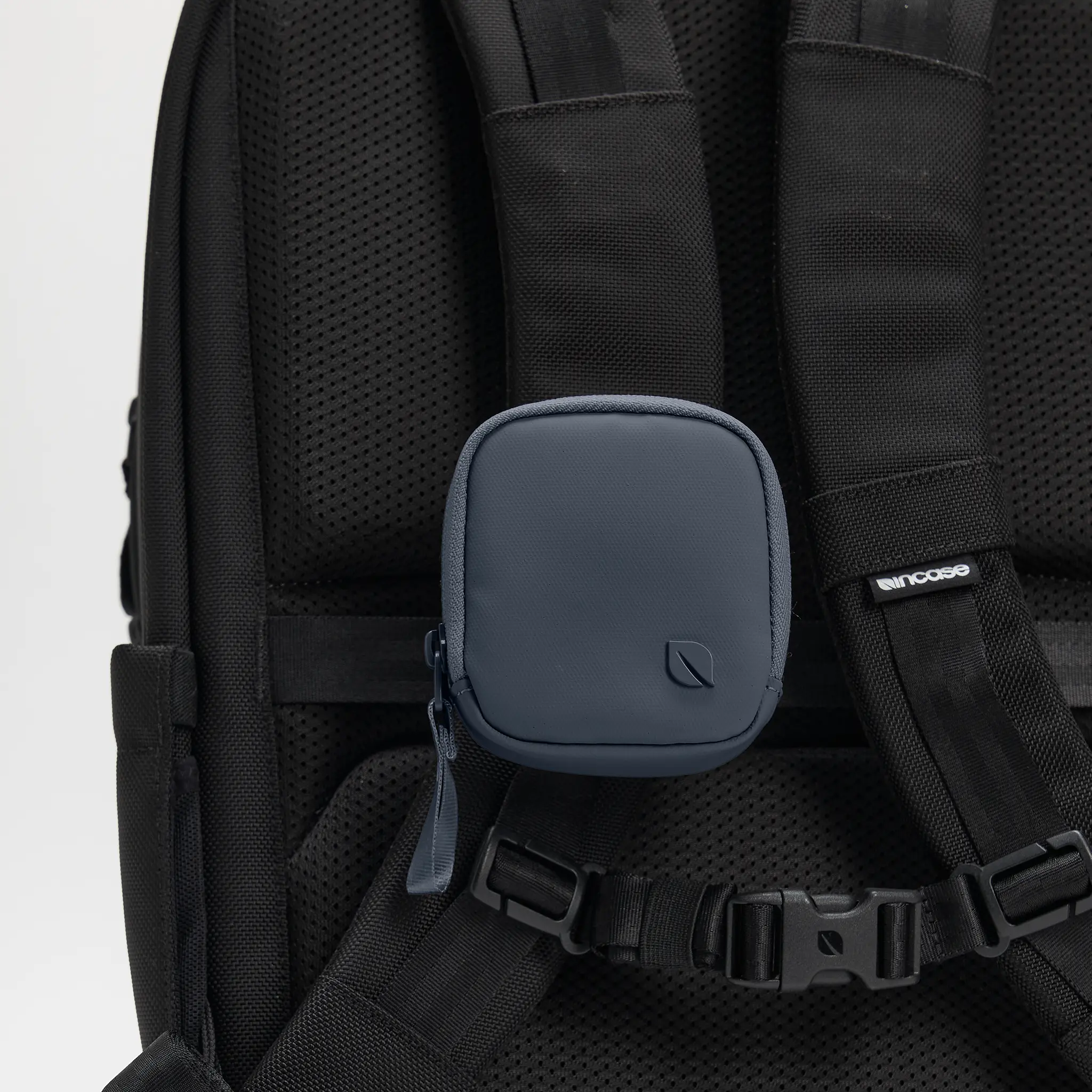 Incase A.R.C. Compact Pouch - Image 13