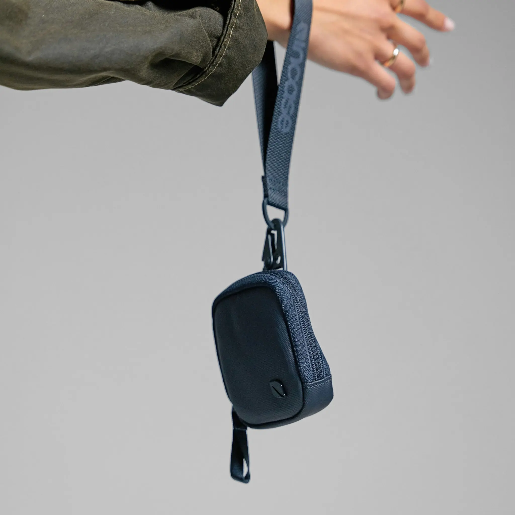 Incase A.R.C. Compact Pouch - Image 19