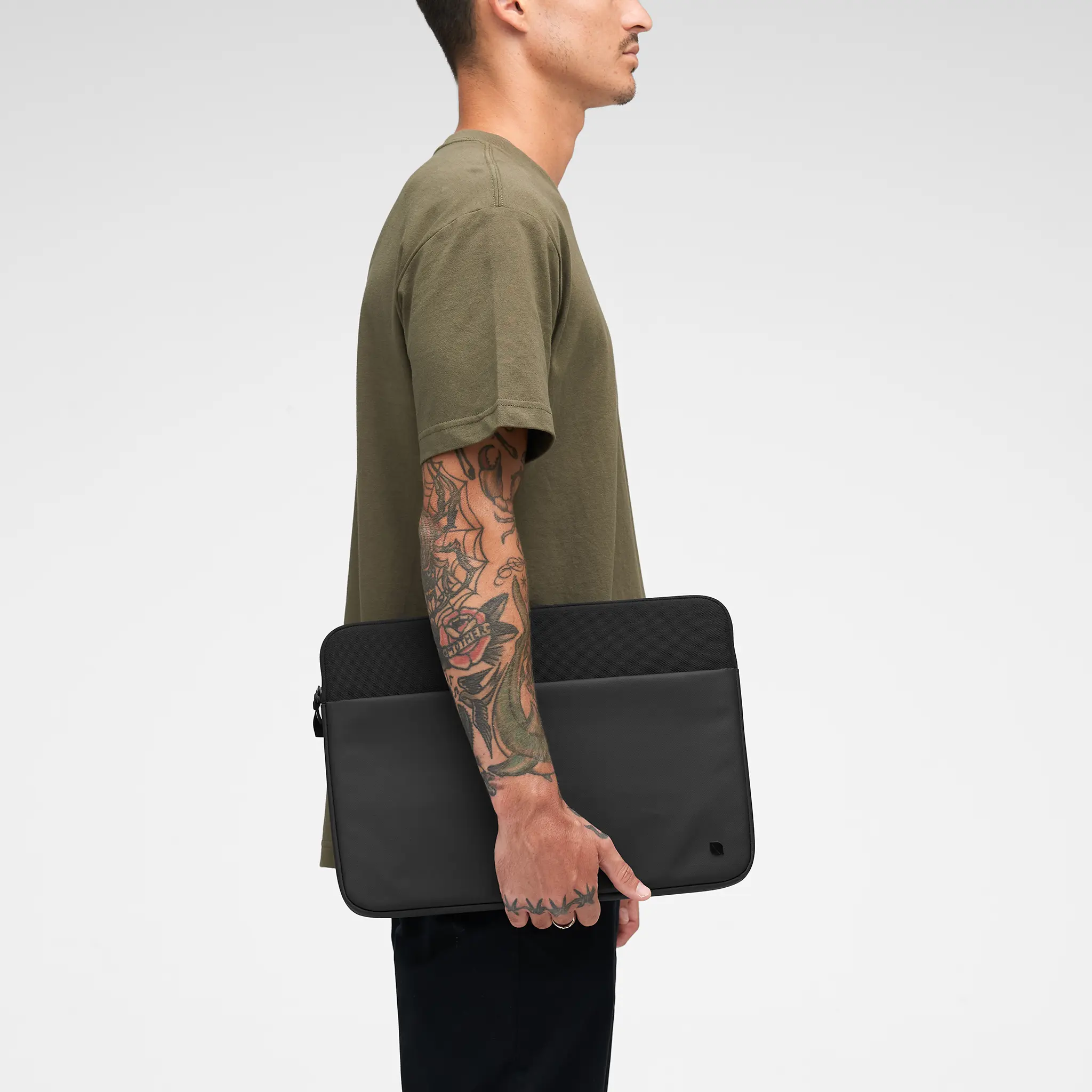 Incase A.R.C. Sleeve for 16-inch Laptop - Image 20