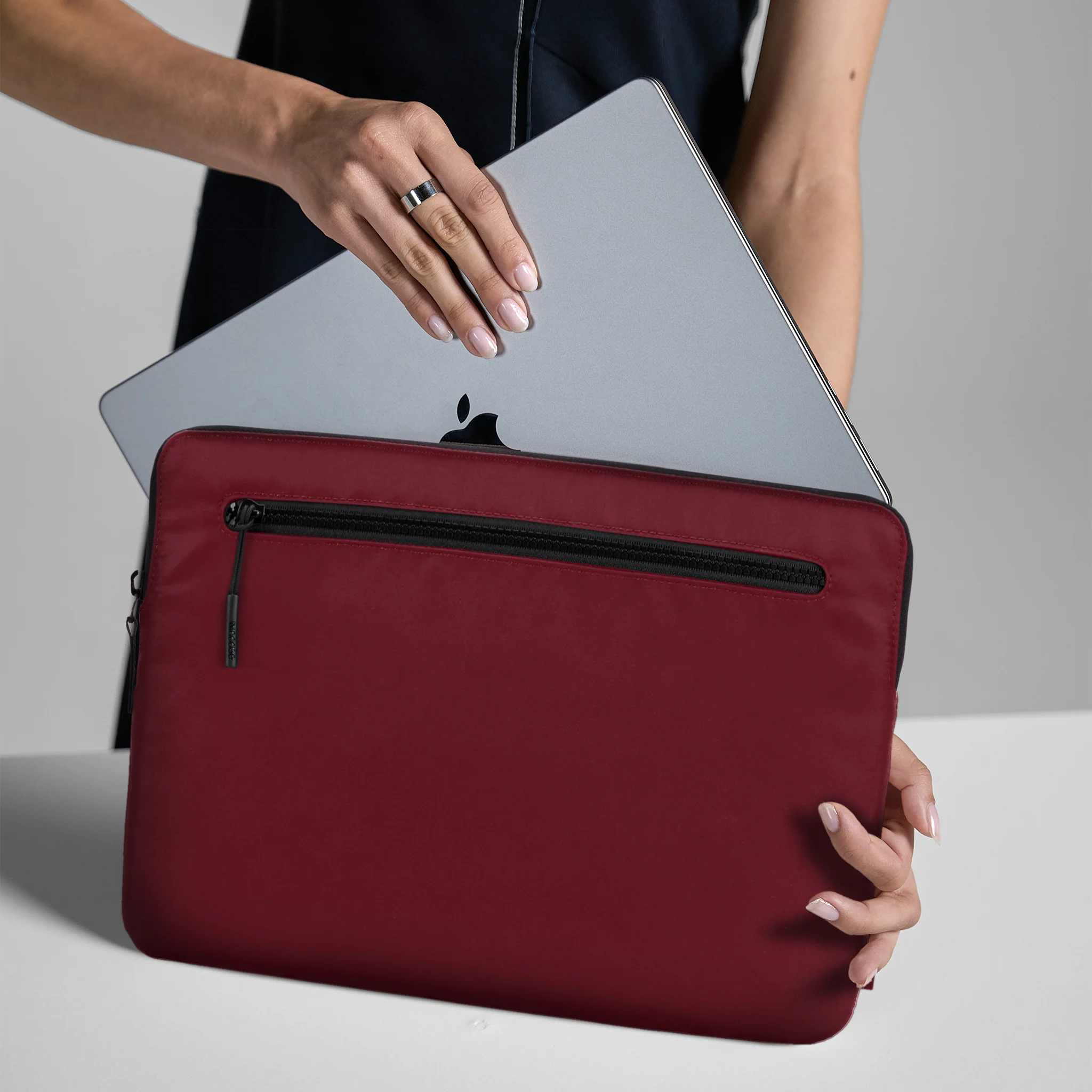 Incase Compact Sleeve 14-inch Laptop - Image 14