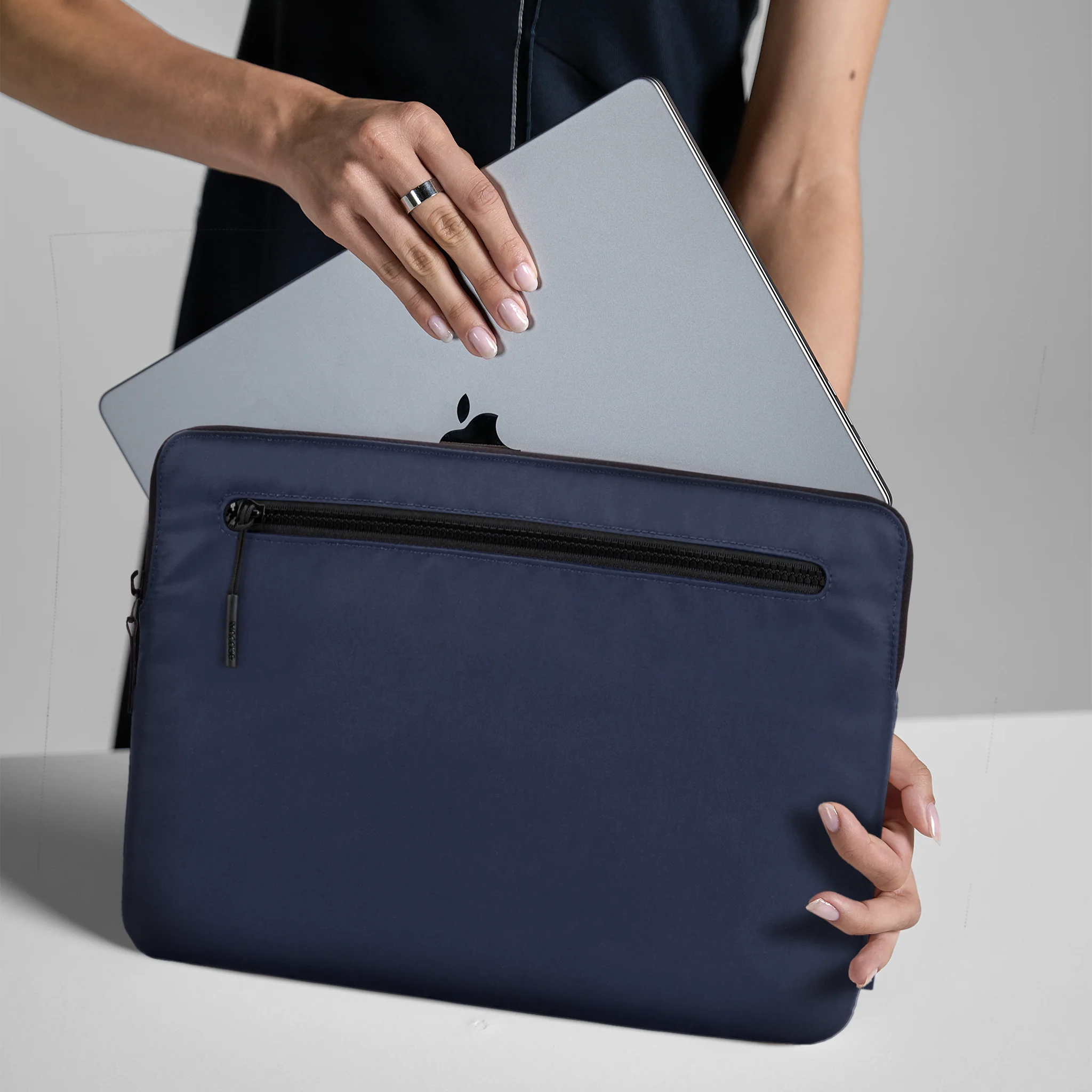 Incase Compact Sleeve 14-inch Laptop - Image 20