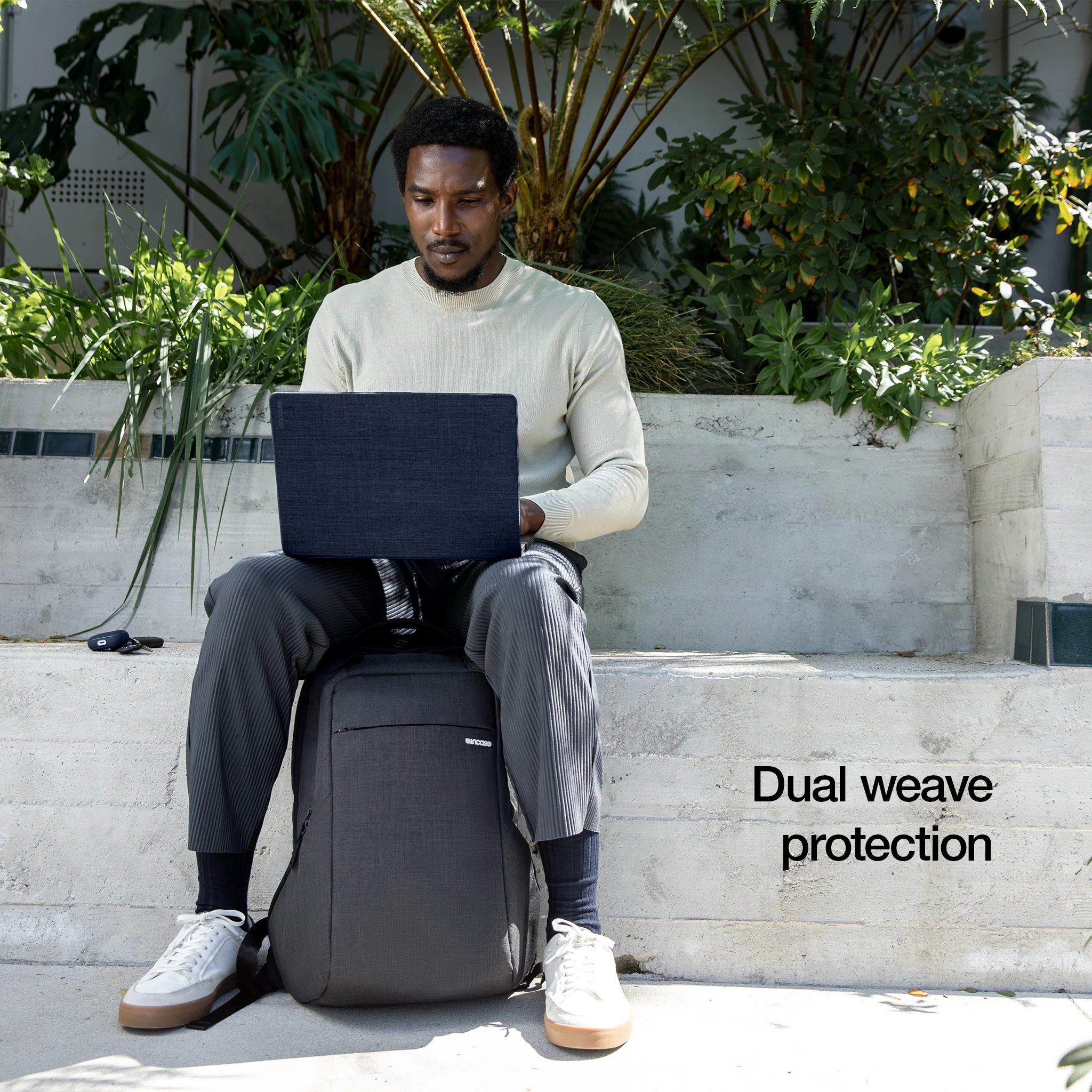Incase Textured Hardshell with Woolenex for MacBook Pro 16" - Image 5
