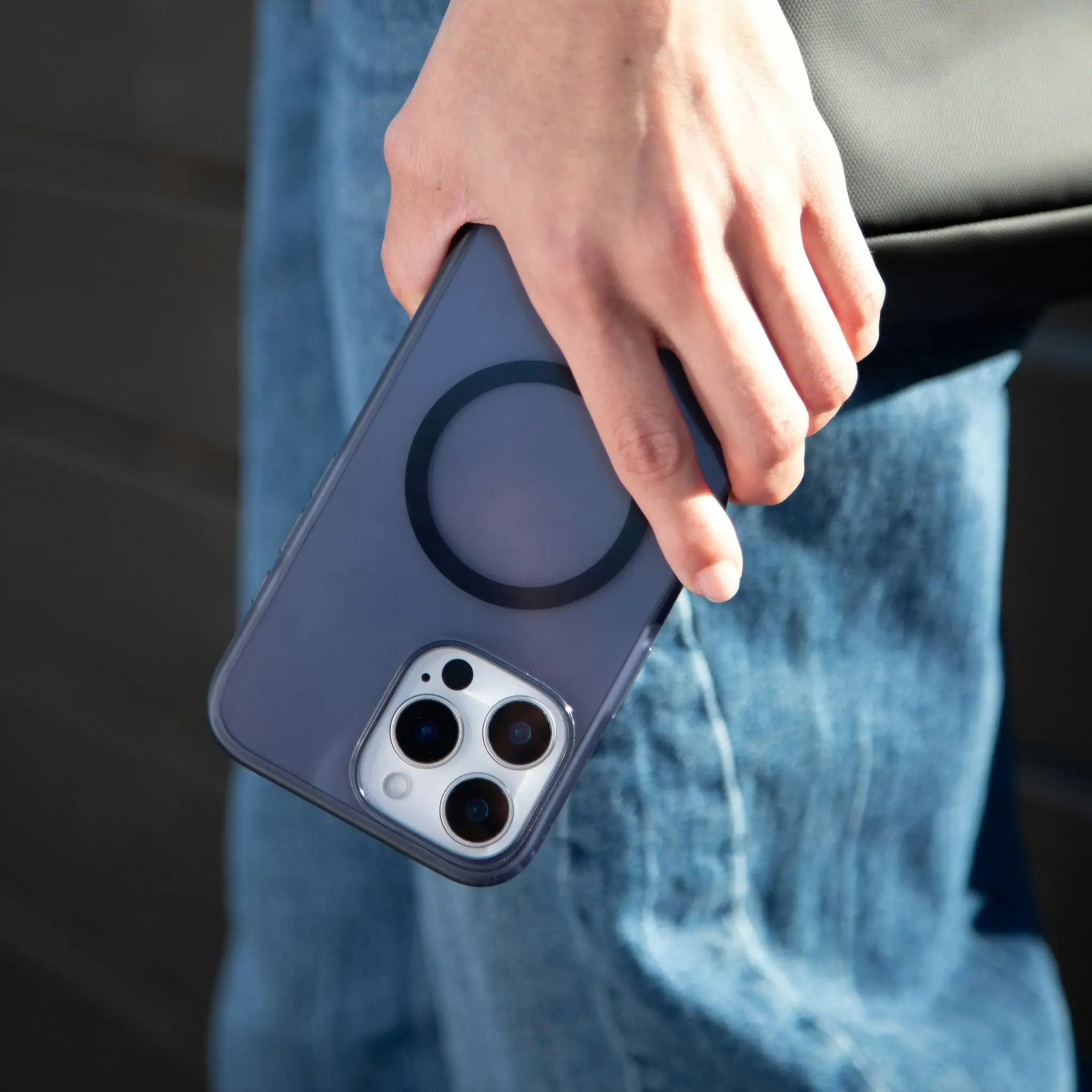 Slim Case with MagSafe for iPhone 16 - Image 15